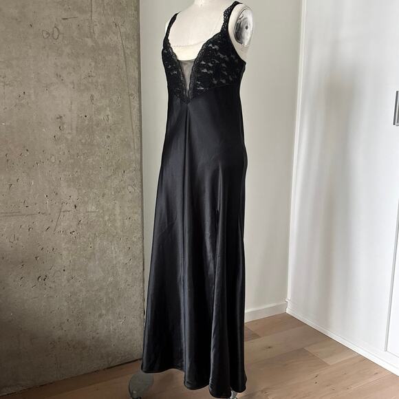 Vintage Victoria Secret Black Lace Slip SZ S - Picture 2 of 6